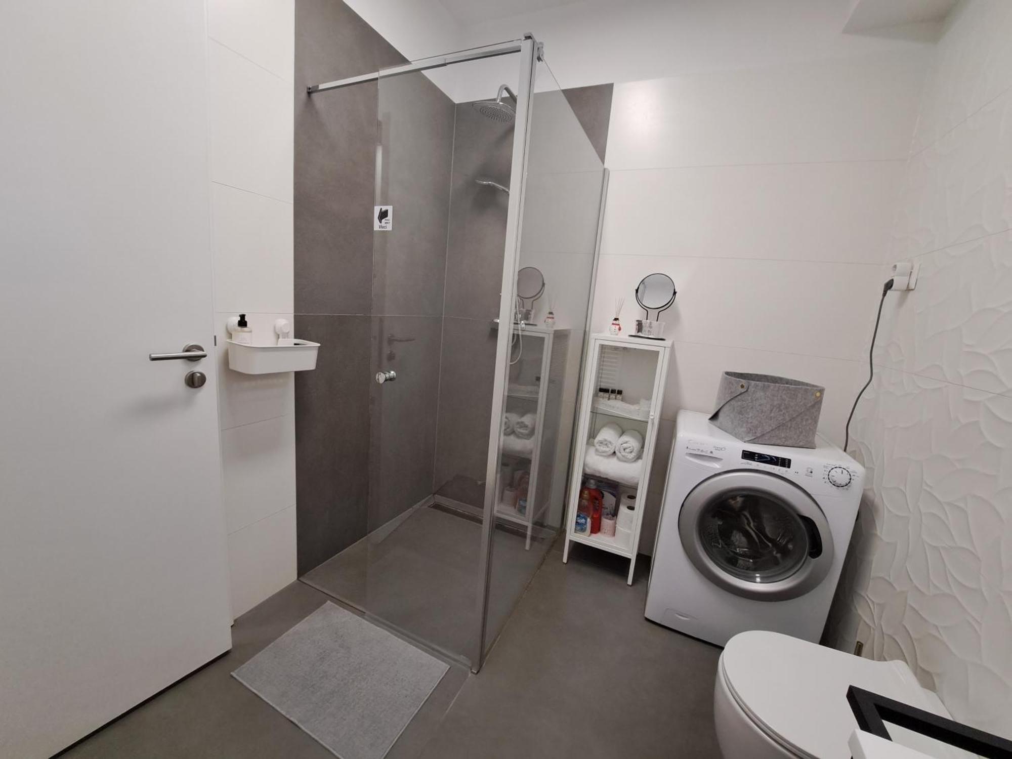 Stunning New Apartment With Free Parking Near City Centre 卢布尔雅那 外观 照片
